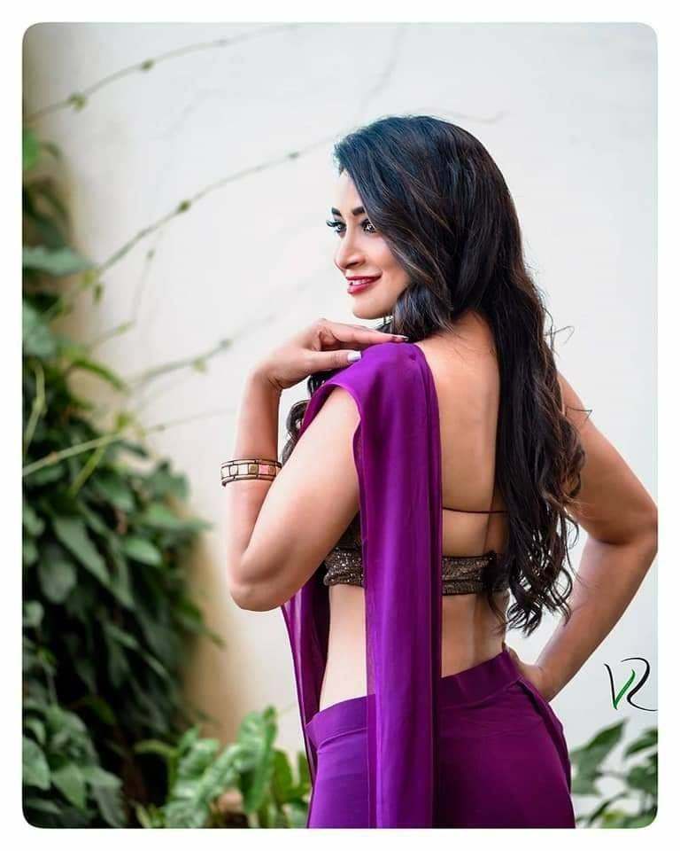 Anchor Bhanu Sree Latest Photoshoot Stills Moviezupp