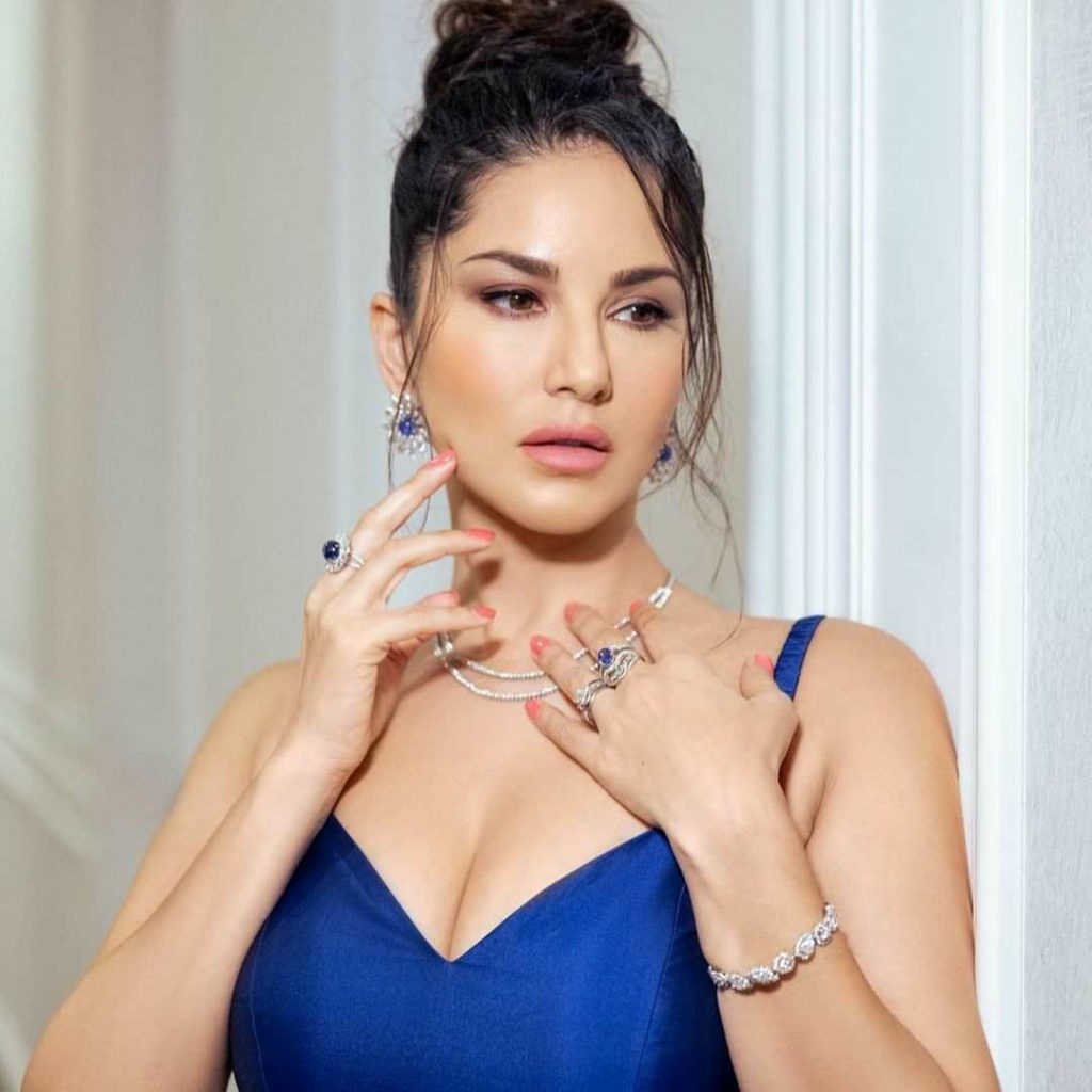 Sunny Leone Stunning pics in Blue

