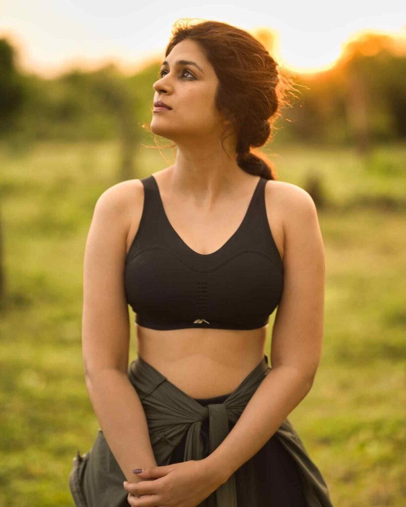 Shraddha Das looks hot in black bra